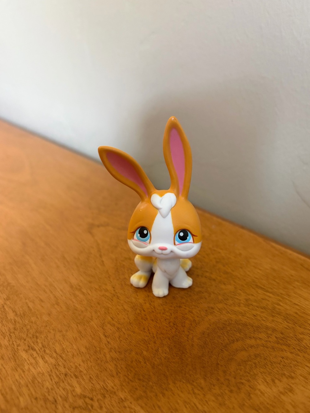 Littlest Pet Shop Bunny “Snowfall Fun” 75